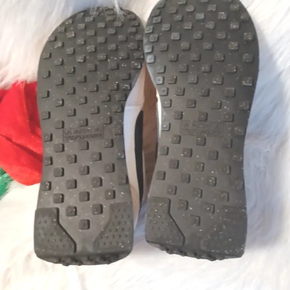 Nike Black/White Sneakers - Picture 7 of 7